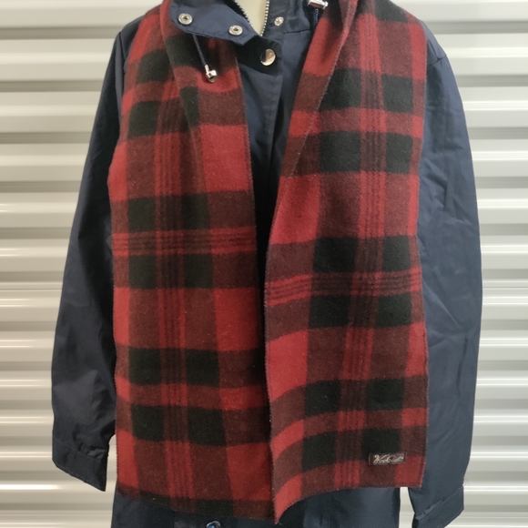 Woolrich | Buffalo Plaid Scarf Red and Black - Picture 4 of 8